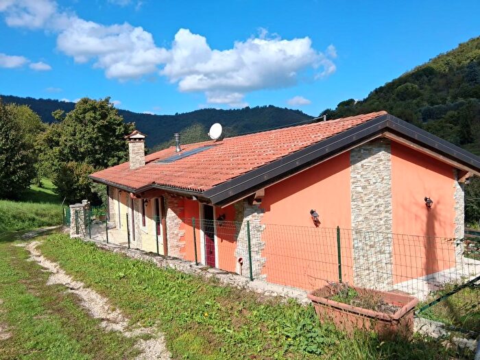 Casa quadrilocale in vendita in Via Villa di Fimon, Arcugnano