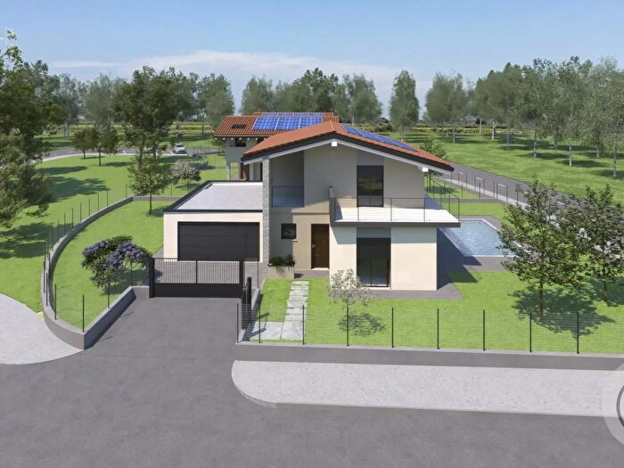 Casa quadrilocale in vendita in Via Manzoni Snc, Buguggiate