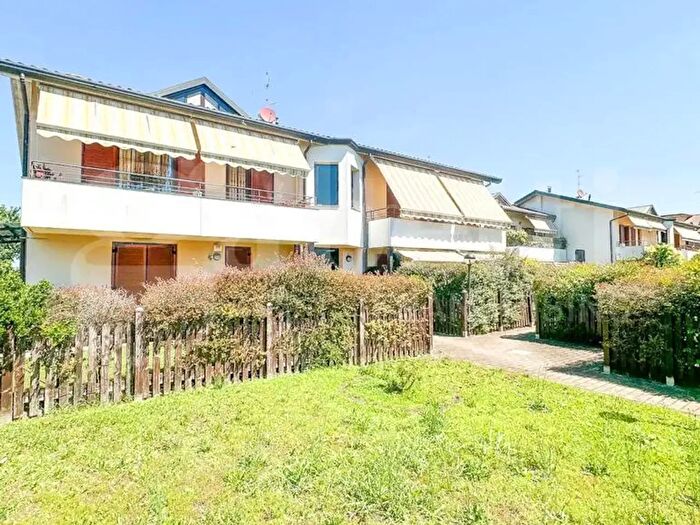 Appartamento quadrilocale in vendita in Via Caduti di Nassiriya, Cambiago