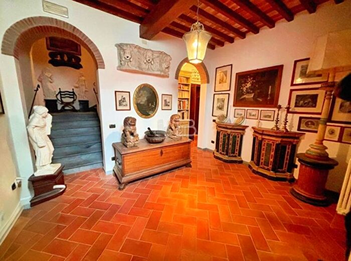 Casa con 8 locali in vendita in Via Bertuccio, Messina