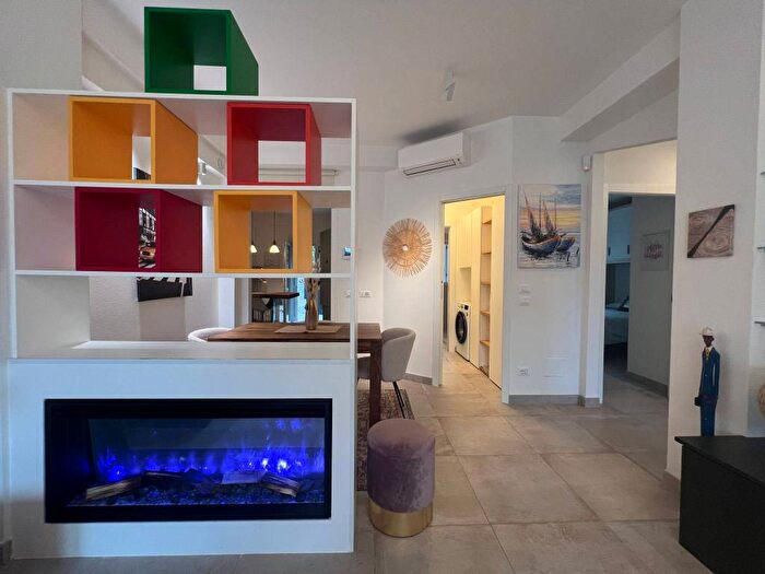 Appartamento trilocale in affitto in Via Giulio Cesare, Vittoria Apuana, Forte dei Marmi