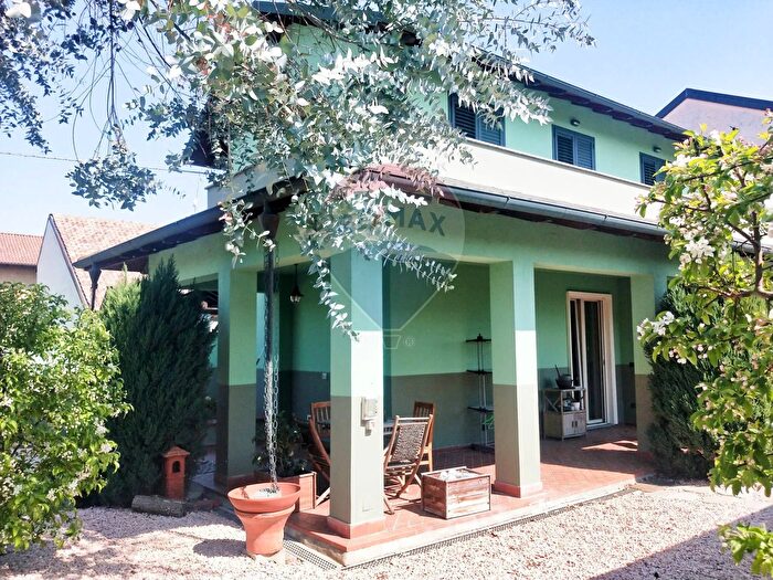 Casa quadrilocale in vendita in Via Graziosi, Tornaco