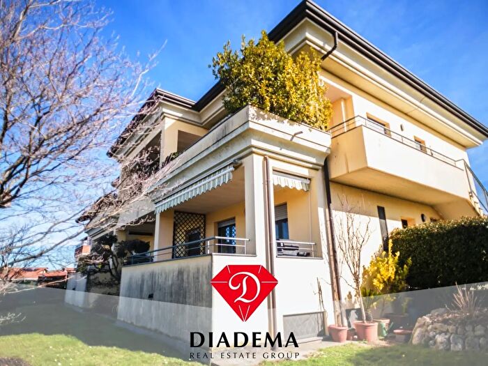 Appartamento trilocale in vendita in Jerago Con Orago