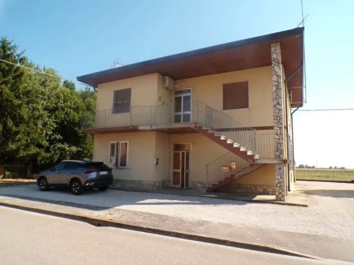 Appartamento con 5 locali in vendita in Via Galilei, Ostellato