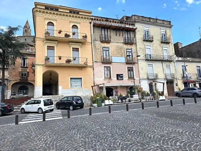 Casa con 9 locali in vendita in Via Roma, Montesarchio