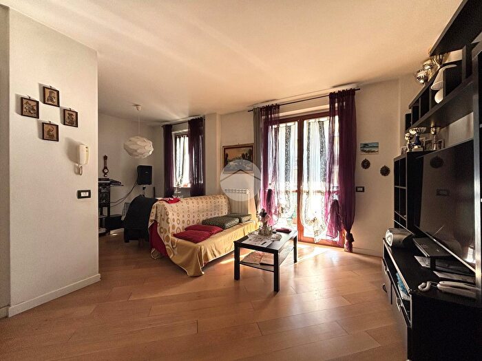 Appartamento trilocale in vendita in Via del Salice, Terni