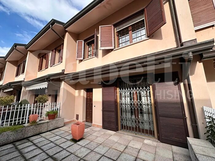 Casa in vendita in Via Fratelli Cairoli, Novate Milanese