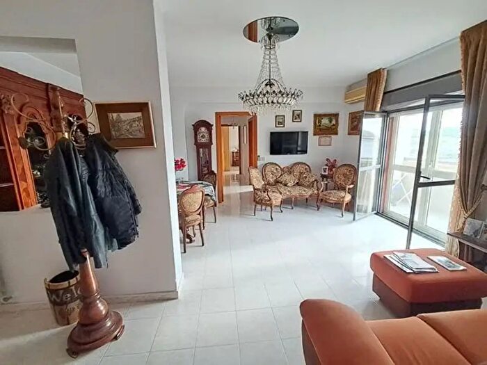 Appartamento trilocale in vendita in Viale dei Conti Falluc, Catanzaro