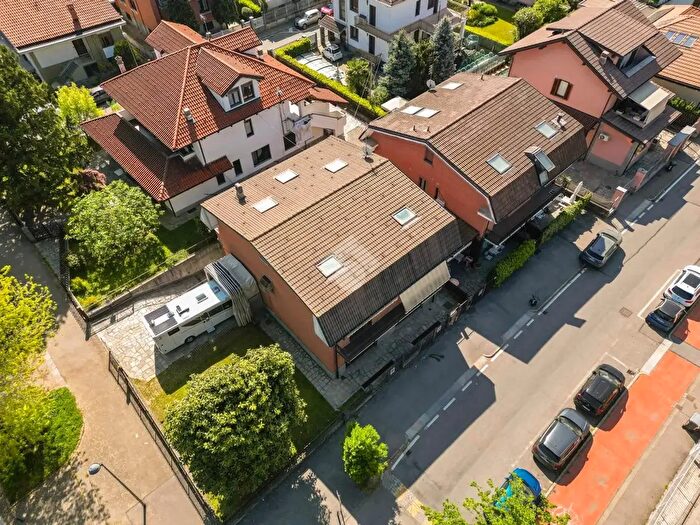 Casa con 6 locali in vendita in Via Giolitti, Grugliasco