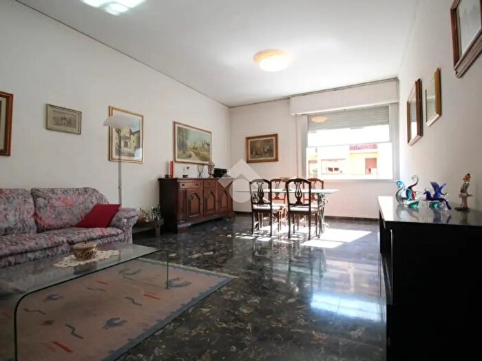 Appartamento con 5 locali in vendita in Via Milano, Prato