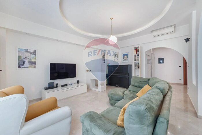 Appartamento con 8 locali in vendita in Via del Bagno Borbonico, Pescara