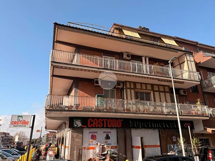 Appartamento trilocale in affitto in Via Rocca dEvandro, Ponte di Nona, Roma