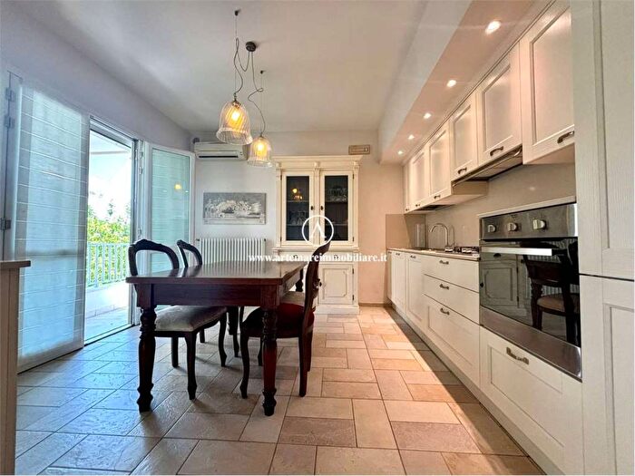 Appartamento con 5 locali in affitto in Ripa Pozzi Querceta Ponterosso, Seravezza