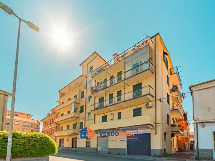 Appartamento con 6 locali in vendita in Via Roggetto, Albenga