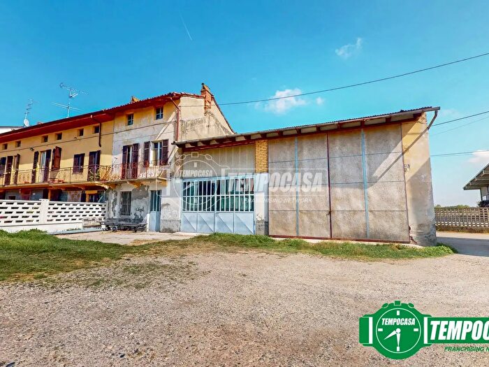 Casa quadrilocale in vendita in Pomaro Monferrato