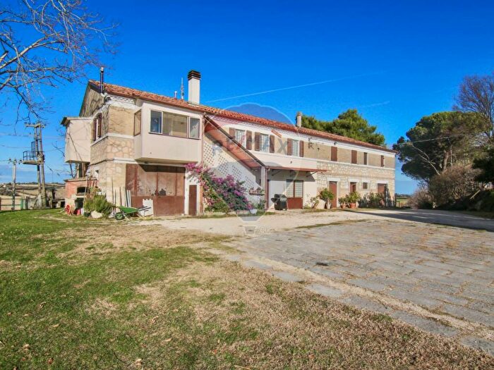 Casa con 6 locali in vendita in Casine di Paterno, Ancona