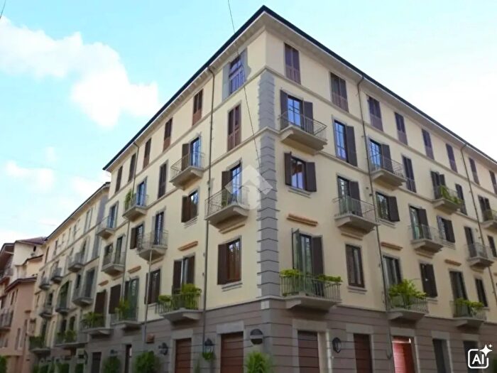 Appartamento quadrilocale in vendita in Via Benvenuto Cellini, Torino