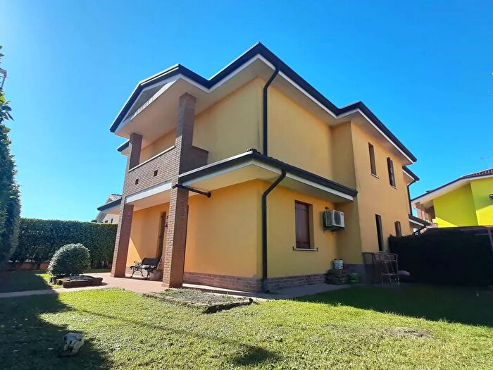 Casa con 5 locali in vendita in Via della Pace R, Occhiobello