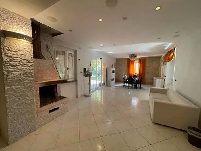 Casa con 8 locali in vendita in San Giuliano Terme