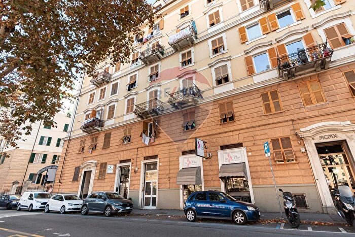 Appartamento con 6 locali in vendita in Corso Galliera, Genova