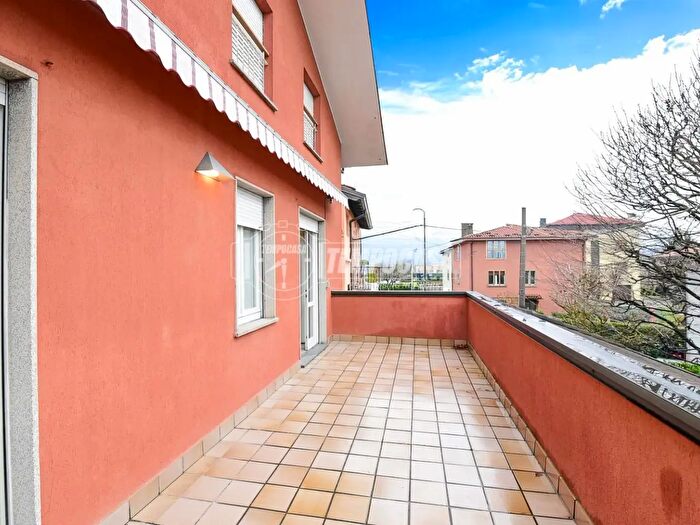 Appartamento trilocale in vendita in Via Marco dOggiono, Cesana Brianza