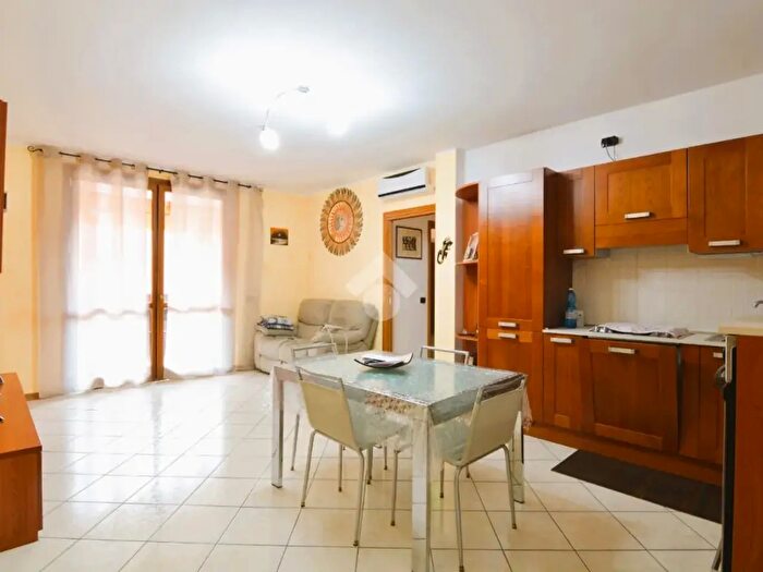 Appartamento trilocale in vendita in Via San Mauro, Bernareggio
