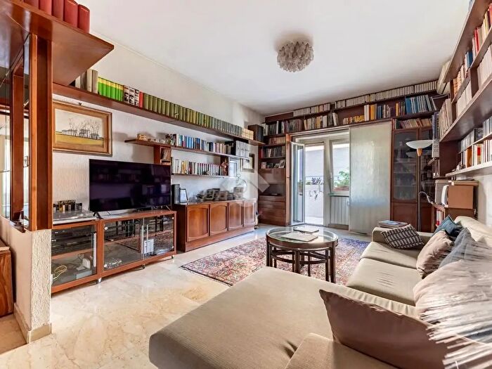 Appartamento trilocale in vendita in Via Luigi Arati, Roma