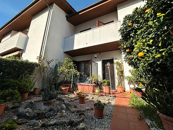 Casa con 6 locali in vendita in a Cisa Vecchia, Santo Stefano Di Magra