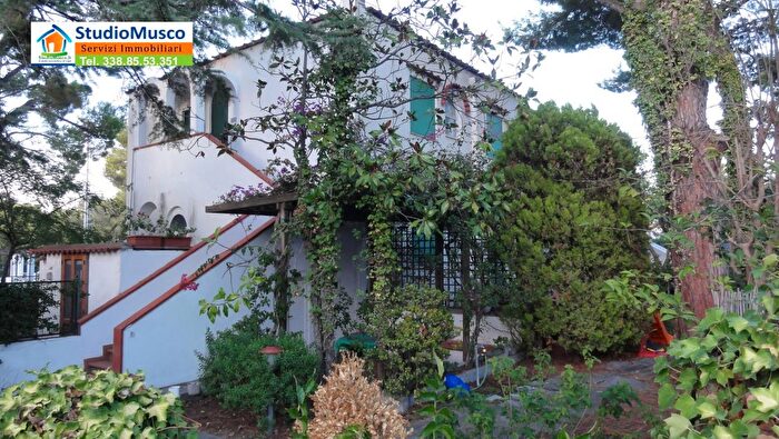 Appartamento quadrilocale in vendita in Via Damecuta, Anacapri