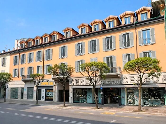 Appartamento trilocale in vendita in Corso Milano, Monza