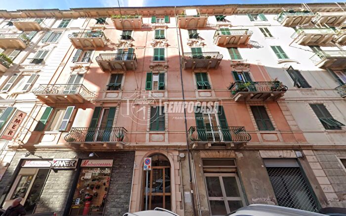 Appartamento con 7 locali in vendita in Via Montenotte, Savona