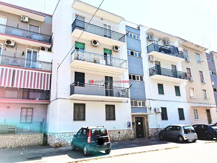 Appartamento quadrilocale in vendita in Via Gualtiero Guiscardi, Foggia