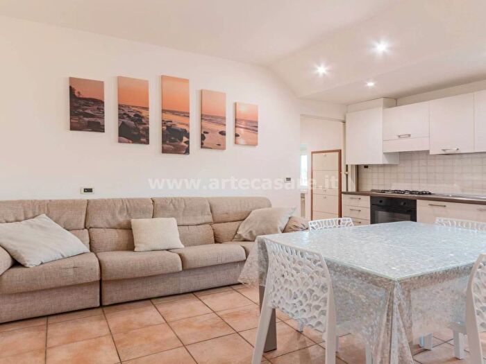 Appartamento bilocale in affitto in Via Campagna, Albizzate