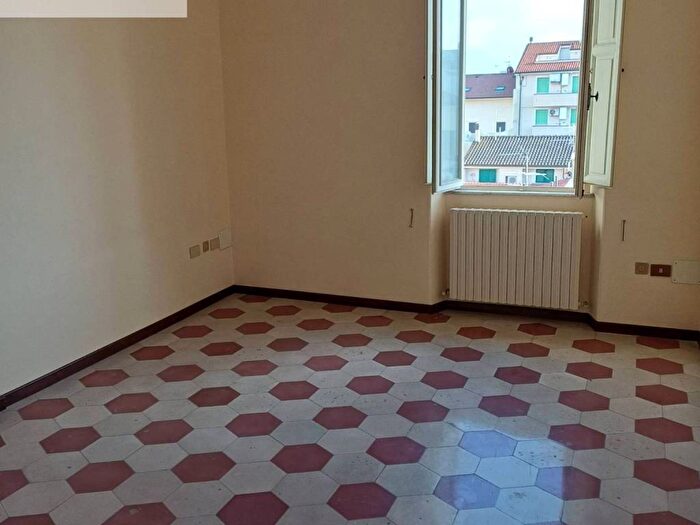 Casa con 6 locali in affitto in Via Leonardi Da Vinci, Centro, Viareggio