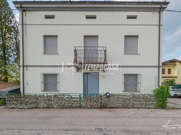 Appartamento con 6 locali in vendita in Via Dogaro, Camposanto