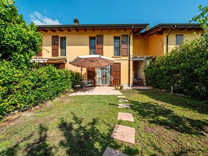 Casa quadrilocale in vendita in Via Massimo Samoggia, Reggio nell'Emilia