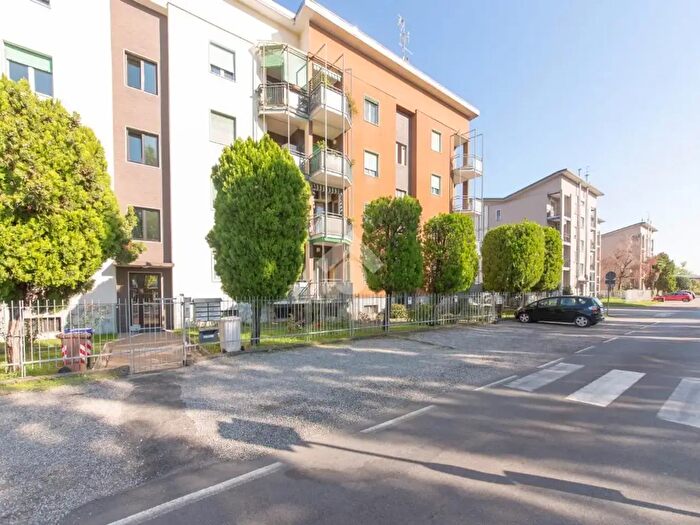 Appartamento bilocale in vendita in Viale Italia, Lainate