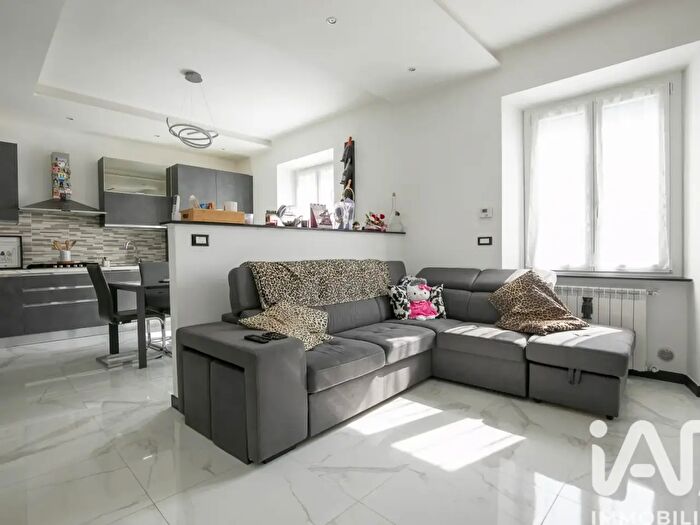 Appartamento quadrilocale in vendita in Via Varenna, Genova