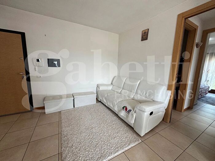 Appartamento con 5 locali in vendita in Via Camerano Snc, Orte