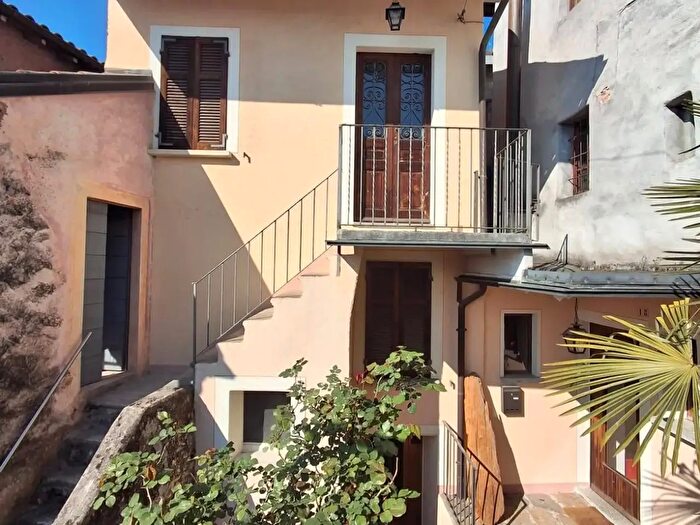 Casa trilocale in vendita in Via Maestra Ponte, Cannero Riviera