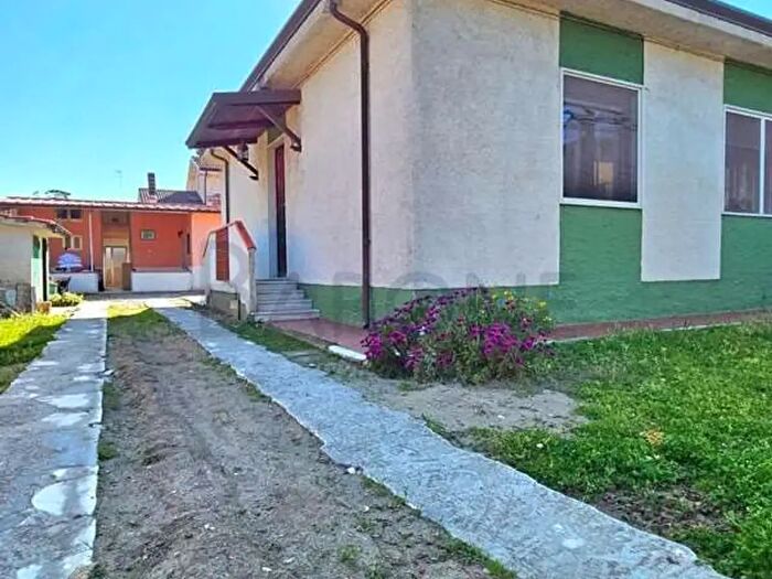 Appartamento con 8 locali in vendita in Via Tresana, Carrara