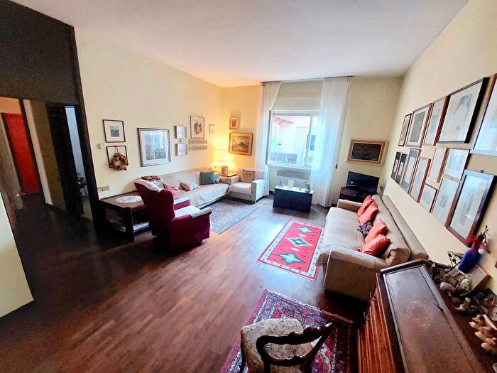 Appartamento con 10 locali in vendita in Viale Campo Sportivo, Fabriano