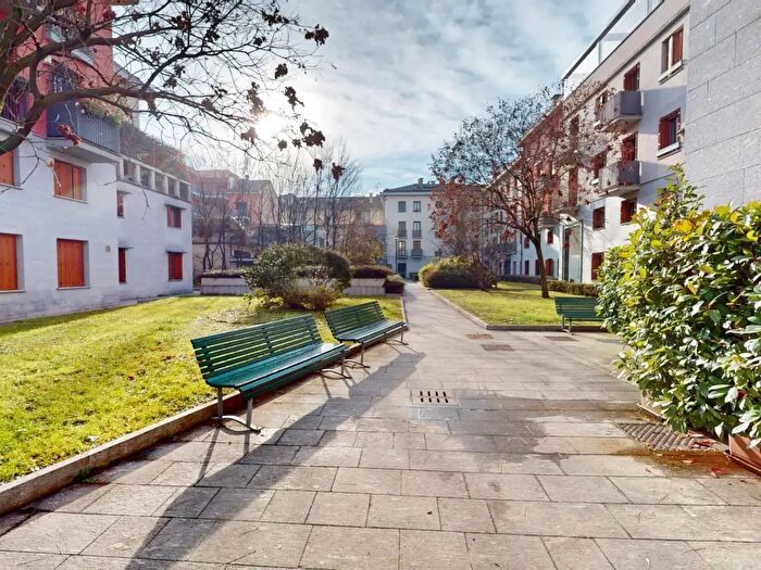 Appartamento trilocale in vendita in Via Magolfa, Milano