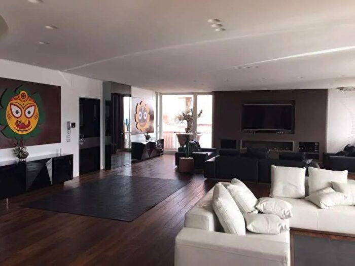 Appartamento con 8 locali in vendita in Viale della Repubblica Cosenza, Cosenza