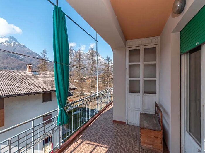 Appartamento con 7 locali in vendita in Via Paganini, Agordo