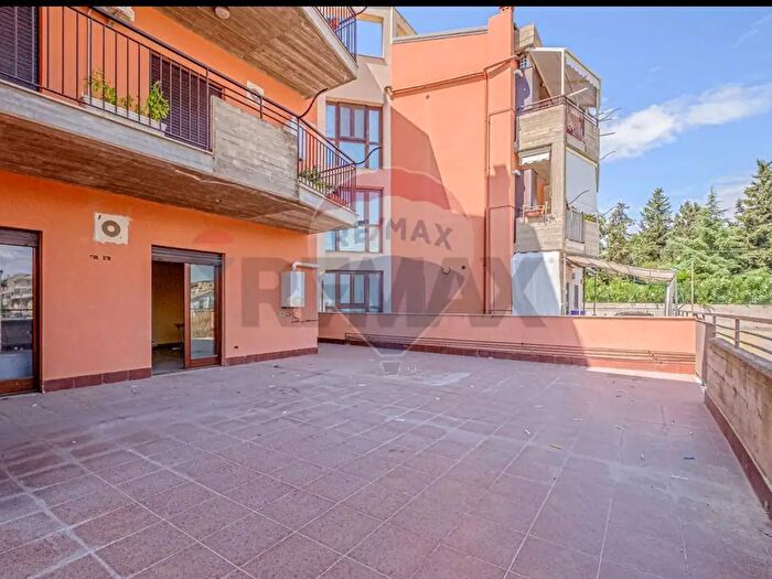 Appartamento con 5 locali in vendita in Via Antonino Barbara, Caltagirone
