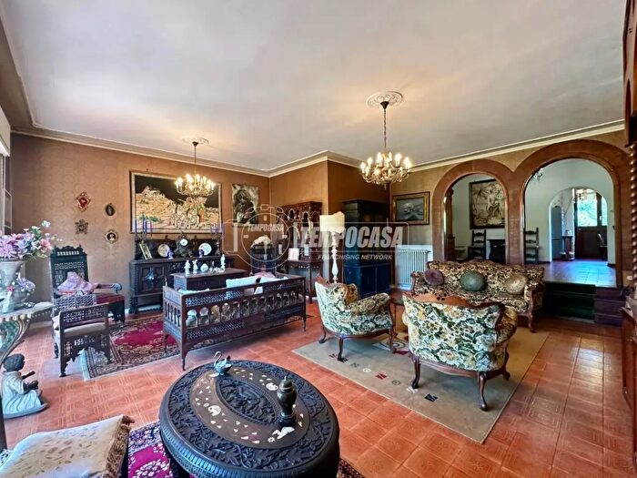 Casa con 6 locali in vendita in Via Villafranca, Carrara
