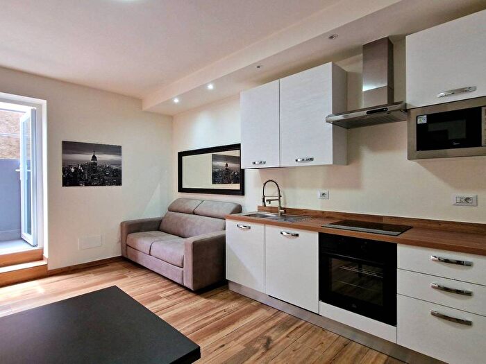 Appartamento bilocale in affitto in Viale Certosa, Musocco, Milano