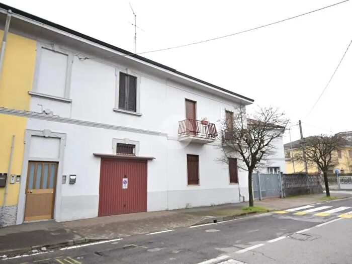 Casa con 5 locali in vendita in Via Dante Alighieri, Agrate Brianza