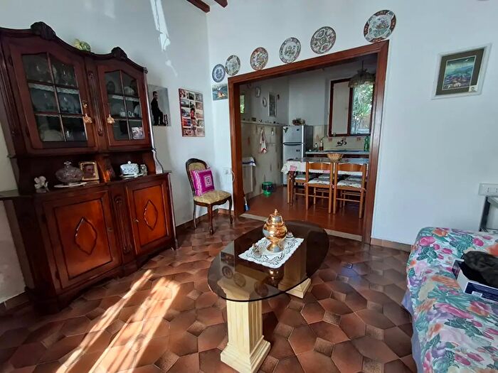 Casa con 5 locali in vendita in Capraia E Limite
